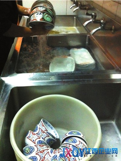 吉野家被曝餐具基本不消毒廢棄米飯重上桌