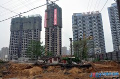 網(wǎng)曝南昌九頌山河樓盤(pán)開(kāi)發(fā)商夜拆民房 居民身陷&ldquo;孤島&rdquo;