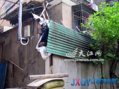 一到飯點(diǎn)油煙熏人 南昌馬家池一餐館違規(guī)排煙遭投訴