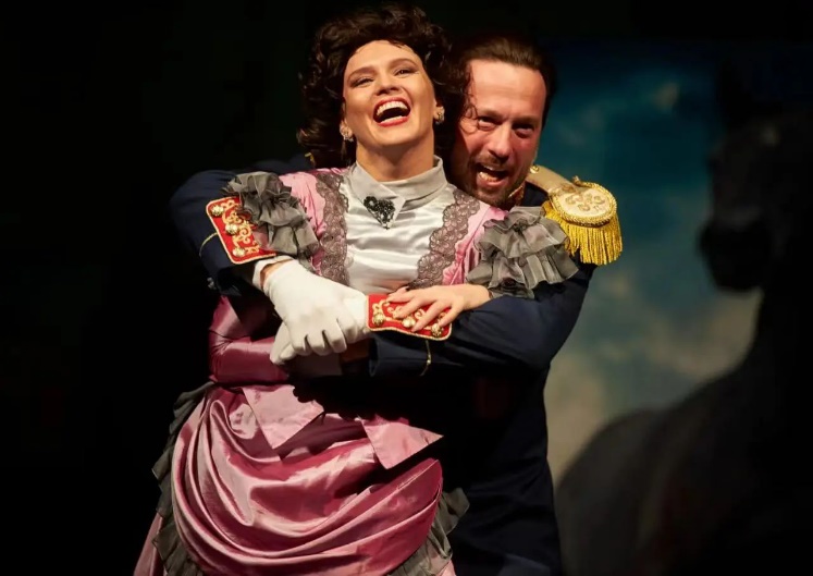 《安娜&bull;卡列尼娜》助力富德生命人壽2024新春VIP藝術(shù)季