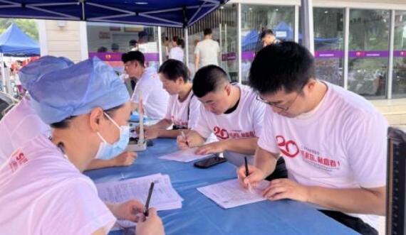 感謝您 獻(xiàn)血者&mdash;&mdash;平安人壽上饒中支積極參加上饒市保險業(yè)第十三次參加無償獻(xiàn)血活動