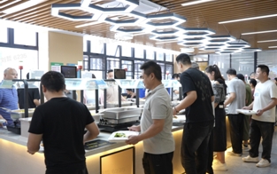 保險(xiǎn)護(hù)航個(gè)體工商戶向&ldquo;新&rdquo;向&ldquo;強(qiáng)&rdquo;